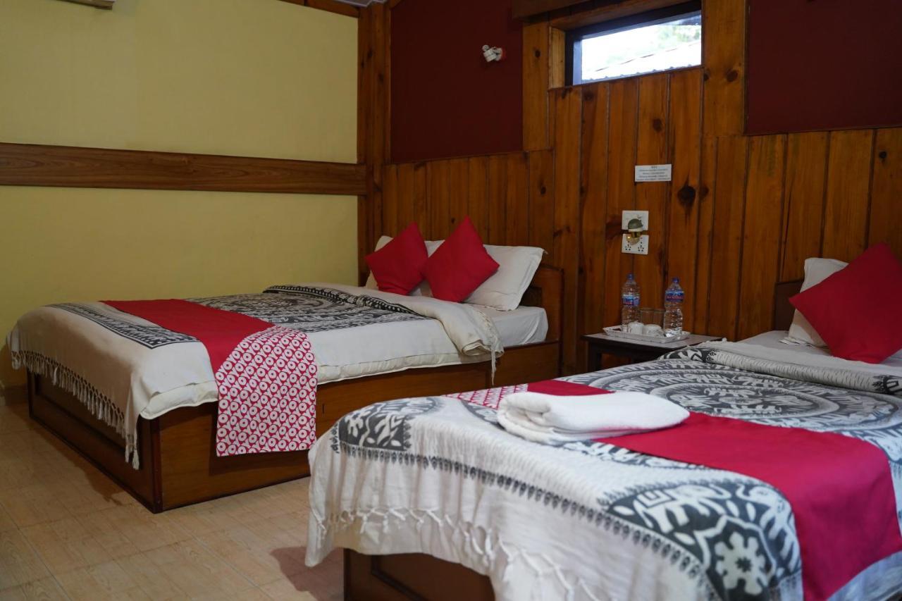 Chitwan Riverside Resort 사우라하 외부 사진