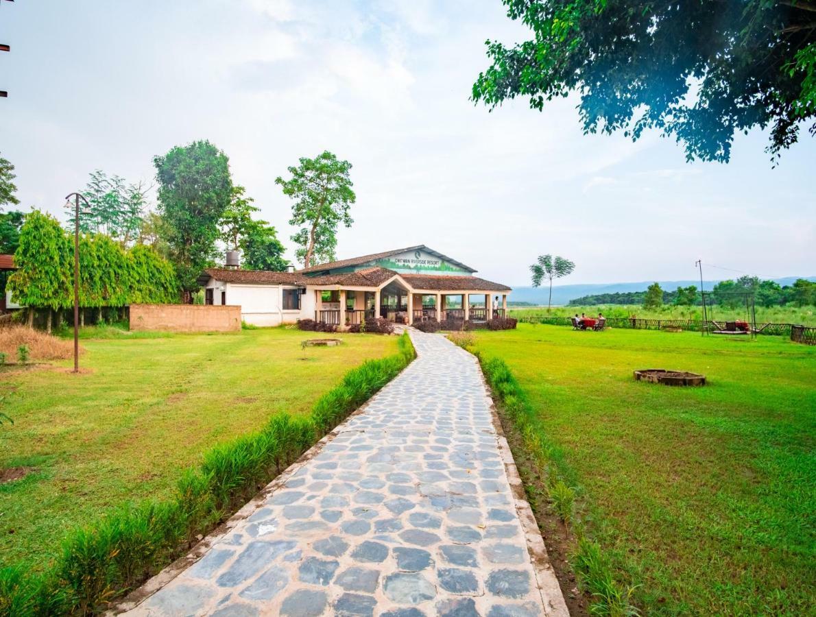 Chitwan Riverside Resort 사우라하 외부 사진