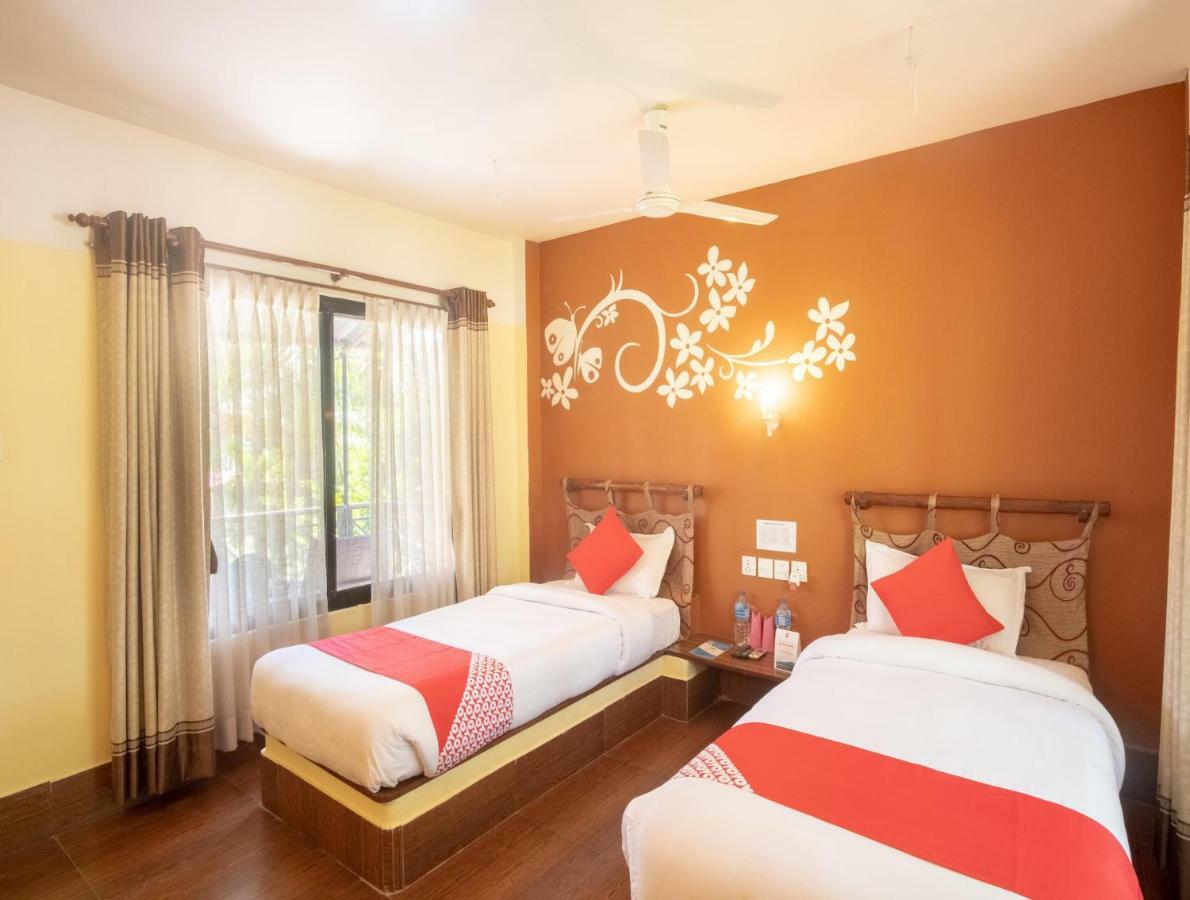 Chitwan Riverside Resort 사우라하 외부 사진