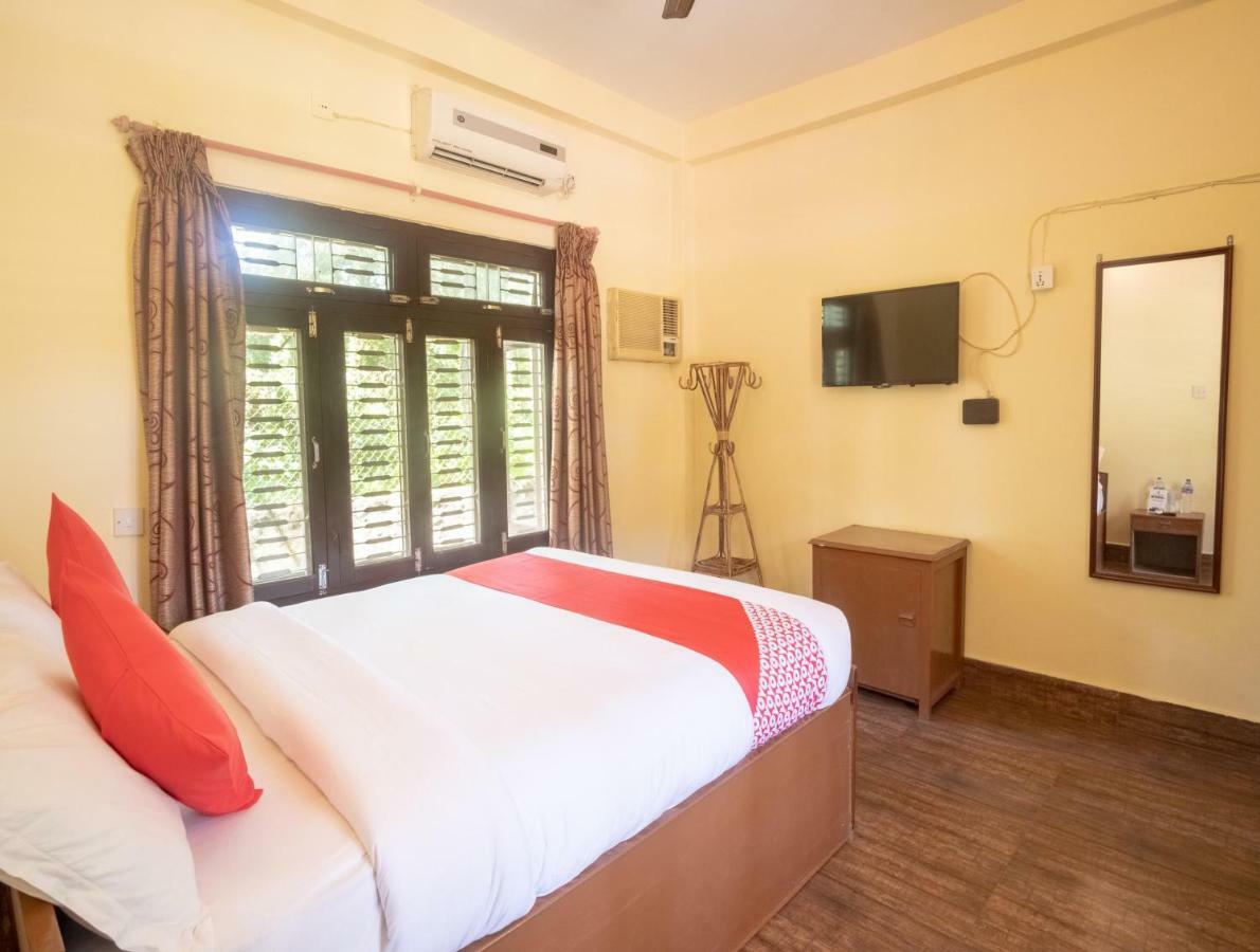 Chitwan Riverside Resort 사우라하 외부 사진